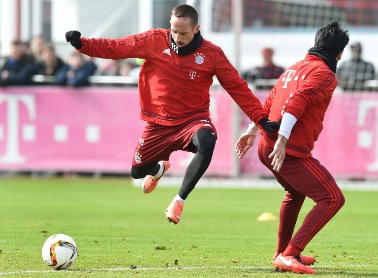 Bayern Munichs Franck Ribery (L) and Serdar Tasci attend training in Munich, southern Germany, on March 8, 2016