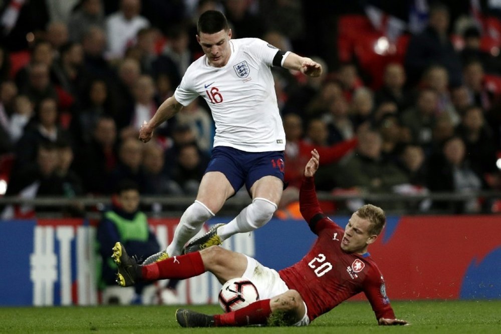 Rice da el susto: podría perderse la Eurocopa por su lesión de rodilla. AFP