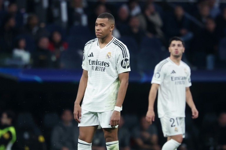 Mbappe s'entraîne avec les joueurs de l'académie du Real