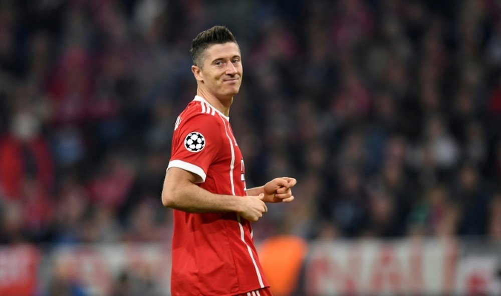Lewandowski volvió a criticar la política de fichajes del Bayern. AFP/Archivo