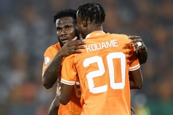 La Fiorentina a annoncé que Christian Kouamé avait été hospitalisé pour paludisme à son retour de la Coupe d'Afrique des Nations. L'attaquant ivoirien souffrait d'un malaise et de fièvre jusqu'à ce que des examens médicaux confirment sa pathologie.