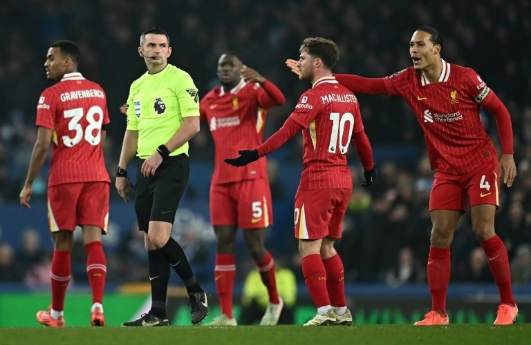 Virgil Van Dijk, frustré par le match nul contre Everton
