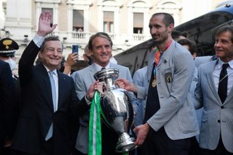 Roberto Mancini ha scritto un commovente messaggio sul proprio profilo Instagram per salutare una volta e per tutti i tifosi italiani, ringranziadoli per il supporto che gli hanno fornito durante la sua esperienza come commissario tecnico della Nazionale Italiana.