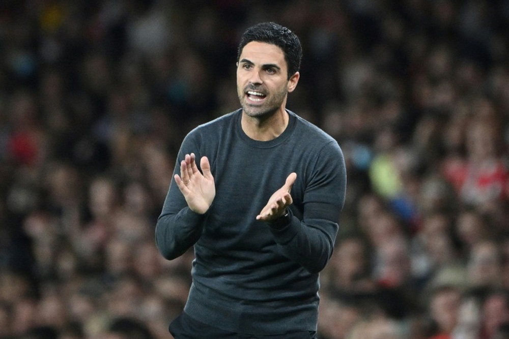 Mikel Arteta busca reforzar su delantera. AFP