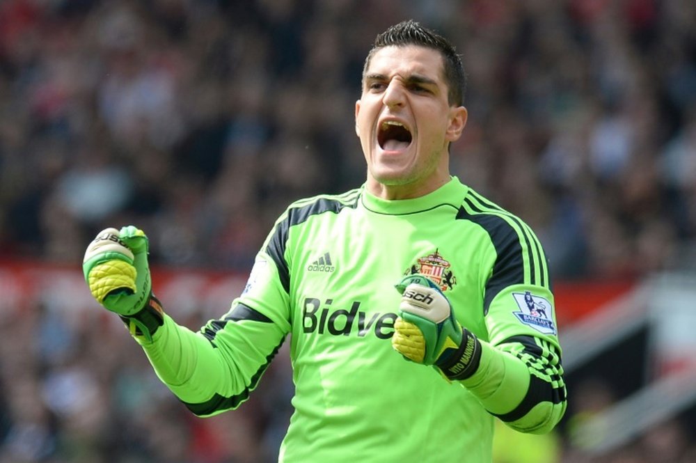Sunderland goalkeeper Vito Mannone out of action for at least three months after tearing elbow ligaments