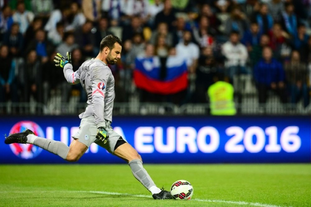 Slovenias goalkeeper Samir Handanovic, pictured on October 9, 2014, is reported to have agreed to improved terms of 2.5m euros per year