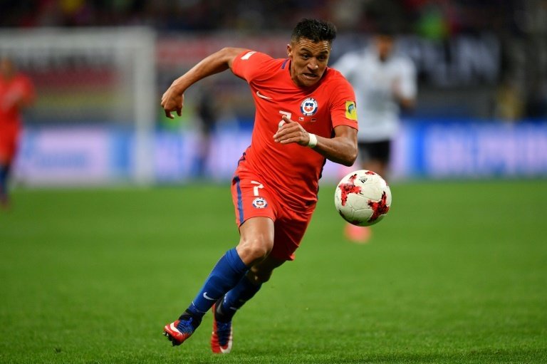 Sanchez becomes Chile's top scorer