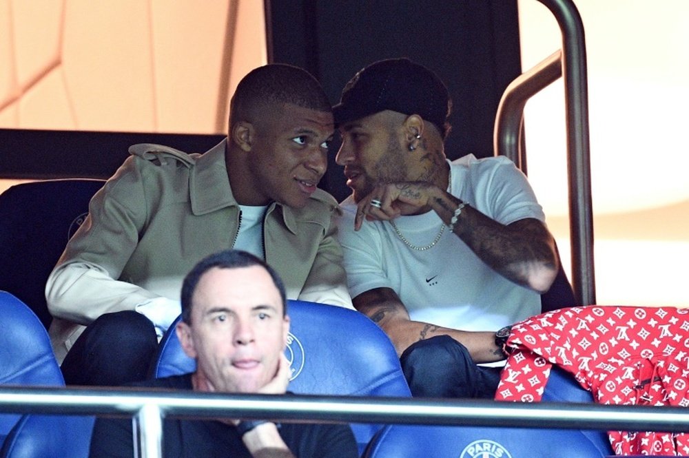 Pour le journaliste espagnol, neymar est une mauvaise influence pour Mbappé. AFP