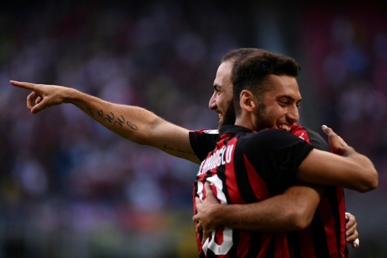 El Milan coge aire ante el colista