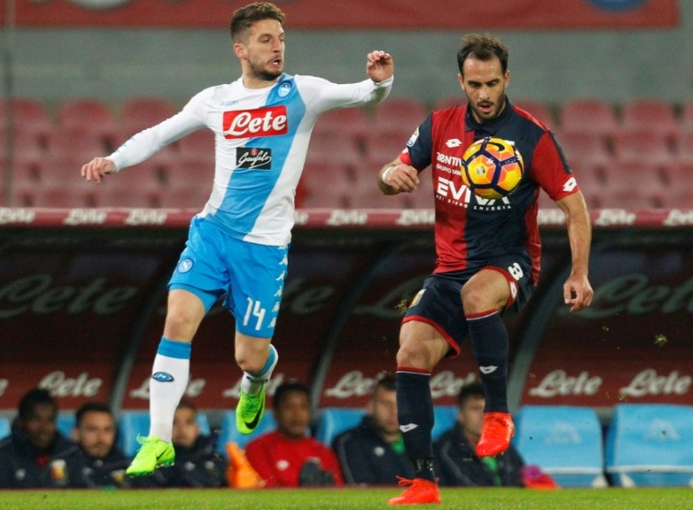Napolis Dries Mertens (L) fights for the ball with Genoas Santiago. AFP
