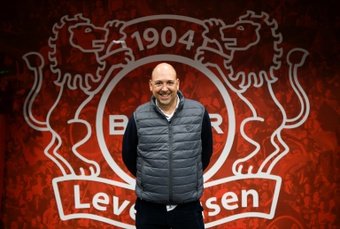 Fernando Carro, diretor geral do Bayer Leverkusen, descartou a saída de Xabi Alonso do clube alemão e lembrou que ele tem contrato até 2026.