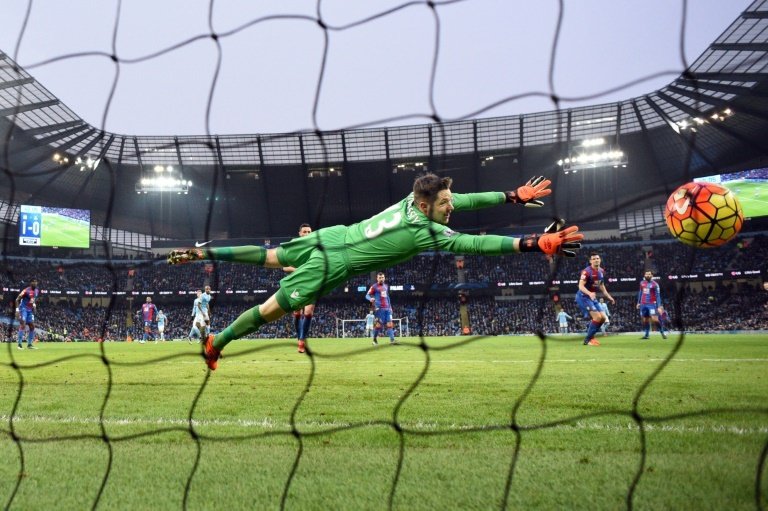 Palace held in stalemate by 10-man Everton