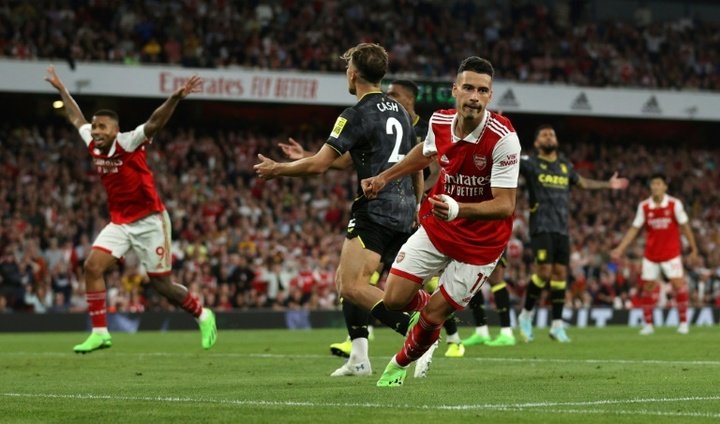 O Arsenal lidera a Premier com mão de ferro. AFP