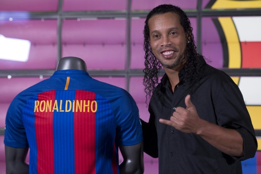 El manchego elogió a Ronaldinho. AFP