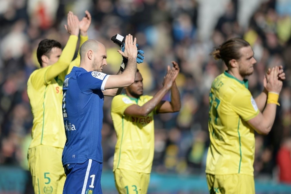 Nantes players applaud supporters after the Canaries draw 0-0 with Monaco on February 28, 2016