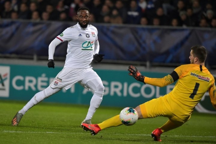 United and Chelsea spy on Moussa Dembele against Brest
