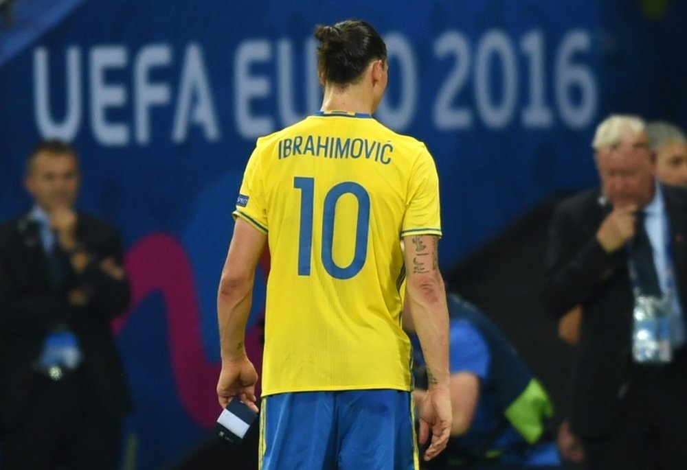 Zlatan lleva tres años sin ir con Suecia. AFP