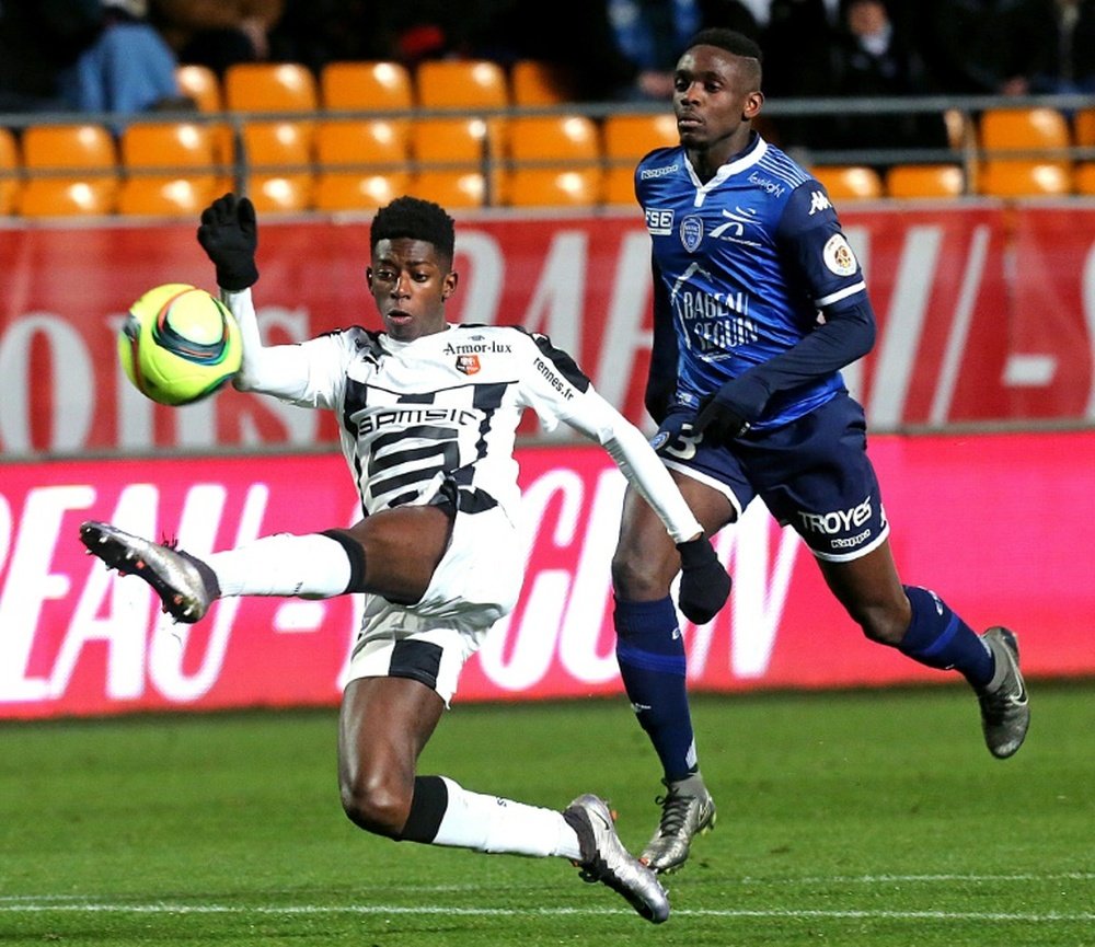 Ousmane Dembélé se está saliendo en la Ligue 1 y podría jugar en la Premier. AFP
