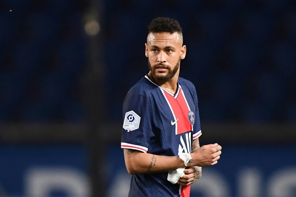 Valbuena cree que Neymar necesita títulos para demostrar. AFP