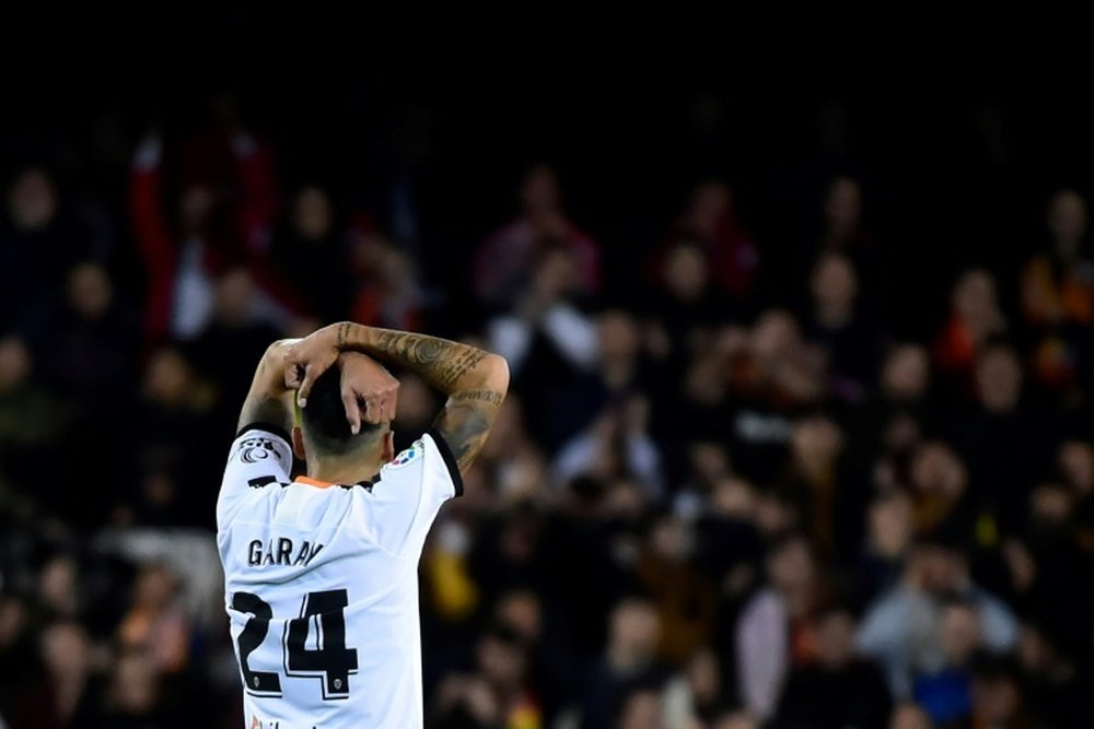 Garay cargó contra el Valencia en un duro comunicado. AFP