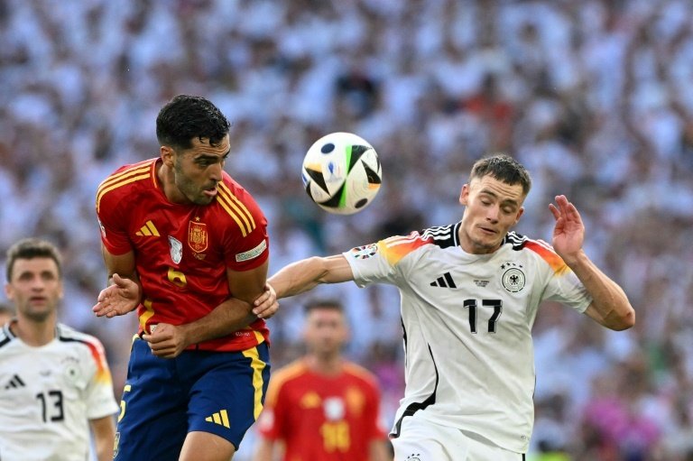 Mikel Merino marcó en Stuttgart el gol para eliminar a Alemania. AFP