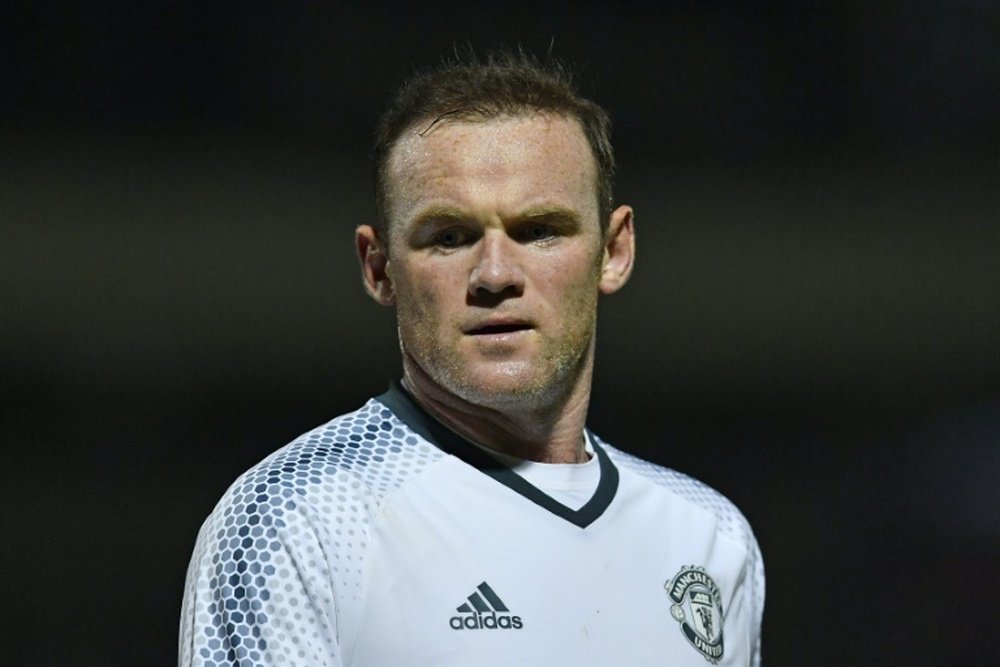 Rooney returns for United to replace injured Ibrahimovic