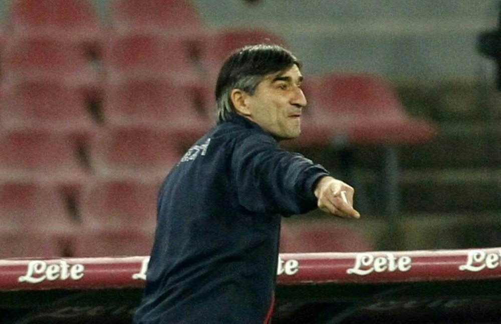 El técnico del Genoa vuelve a jugarse el banquillo. AFP/Archivo