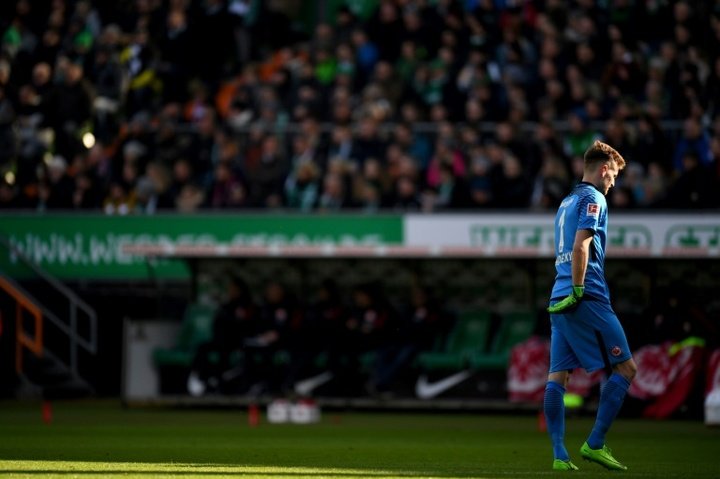 Hradecky misjudges ball for Werder Bremen victory