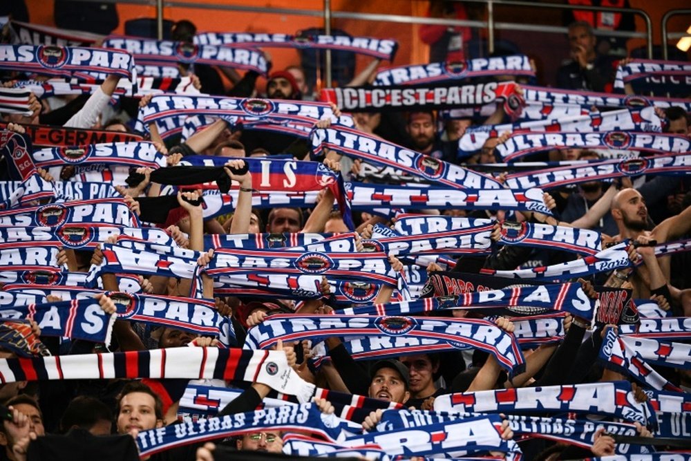 Los ultras del PSG la lían en el duelo del Rennes en Glasgow. AFP