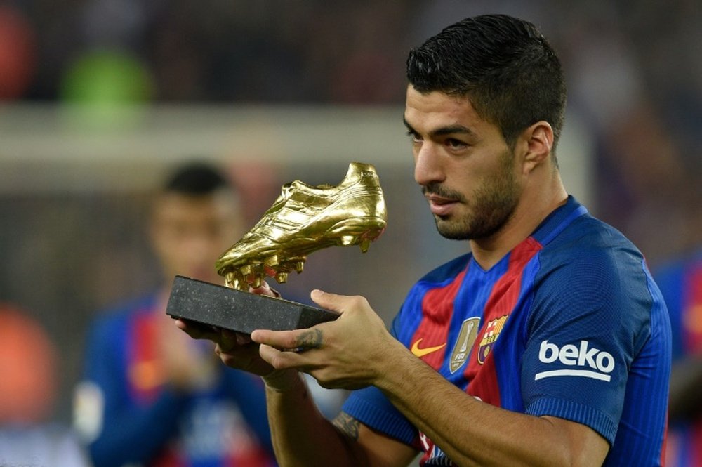 Brendan Rodgers cree que Suárez puede aspirar al Balón de Oro. AFP/Archivo