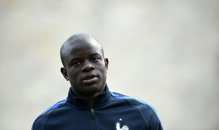 Kanté fue una de las piezas clave del Leicester el año pasado. AFP