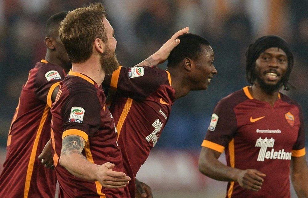 Romas Umar Sadiq (C) celebrates with teammates after scoring during the Serie A match against Genoa at the Olympic Stadium in Rome on December 20, 2015