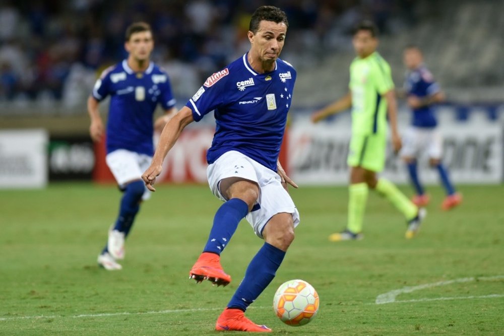 Leandro Damiao controls the ball while playing for Brazilian Cruzeiro during their 2015 Libertadores Cup match in Belo Horizonte, Brazil on April 8, 2015