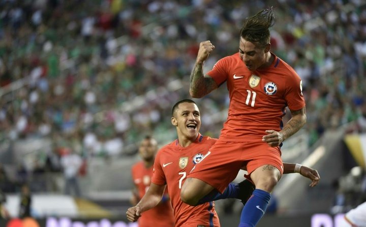 Vargas scores four as Chile crush Mexico 7-0