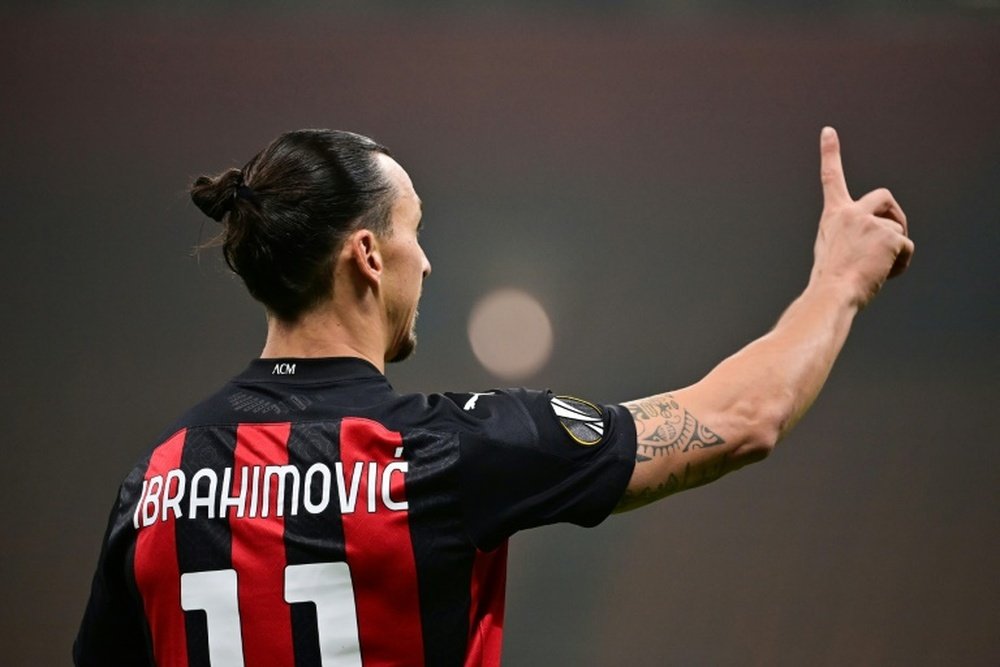 Ibrahimovic sentiu um desconforto muscular e aguarda exames. AFP
