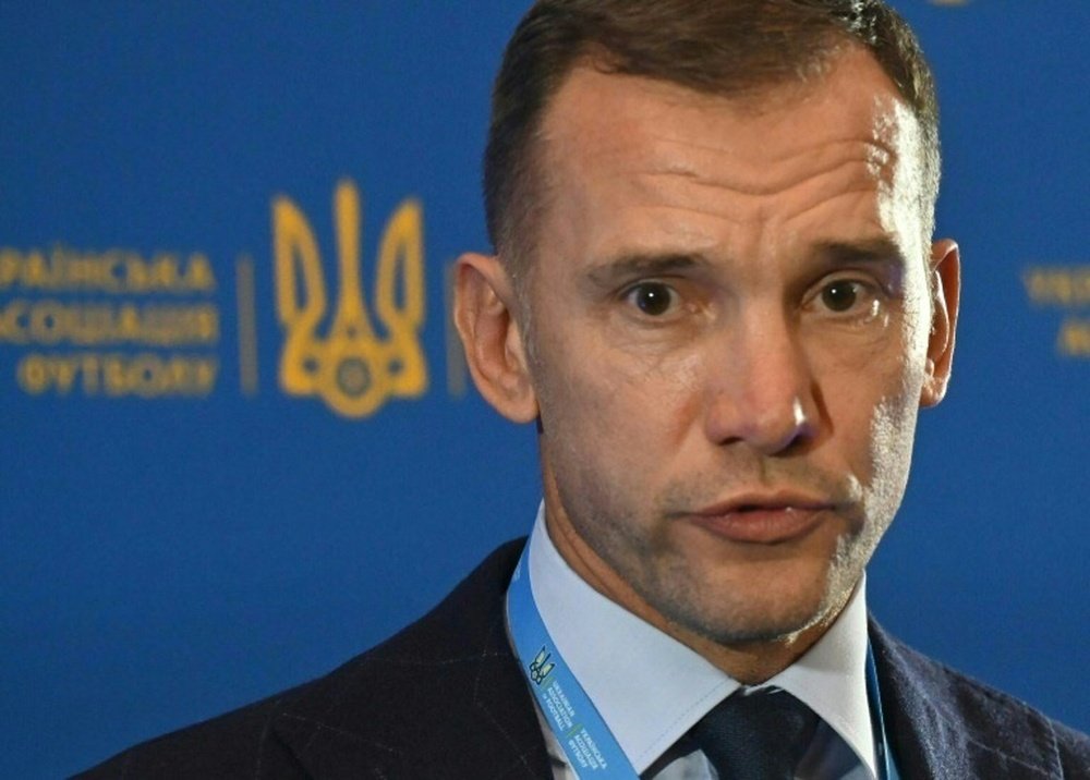 Shevchenko impone polígrafos a los árbitros en Ucrania. AFP