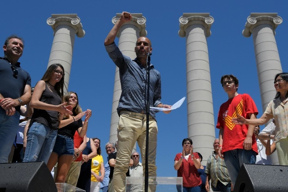 Guardiola ha dedicado el triunfo a 'los Jordis', detenidos por el referéndum del 1-O. AFP/Archivo