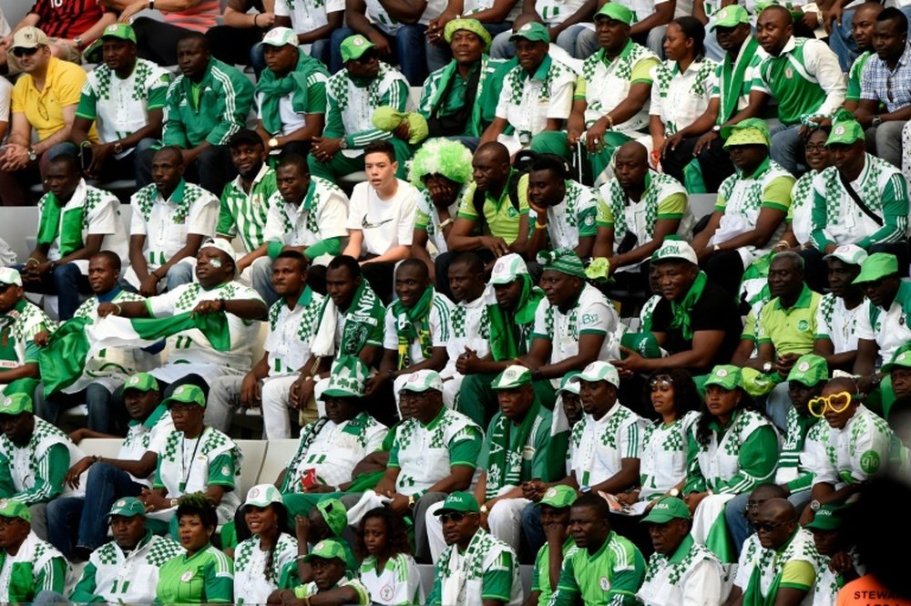 La afición nigeriana disfrutó del triunfo de su equipo. AFP