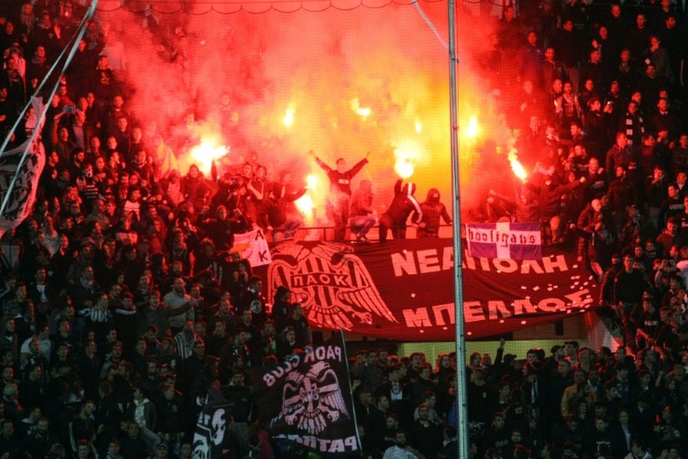 Paoks fans burn flares during the UEFA Europa League group stage football match PAOK FC Thessaloniki vs ACF Fiorentina at Toumpa Stadium in Thessaloniki on October 23, 2014