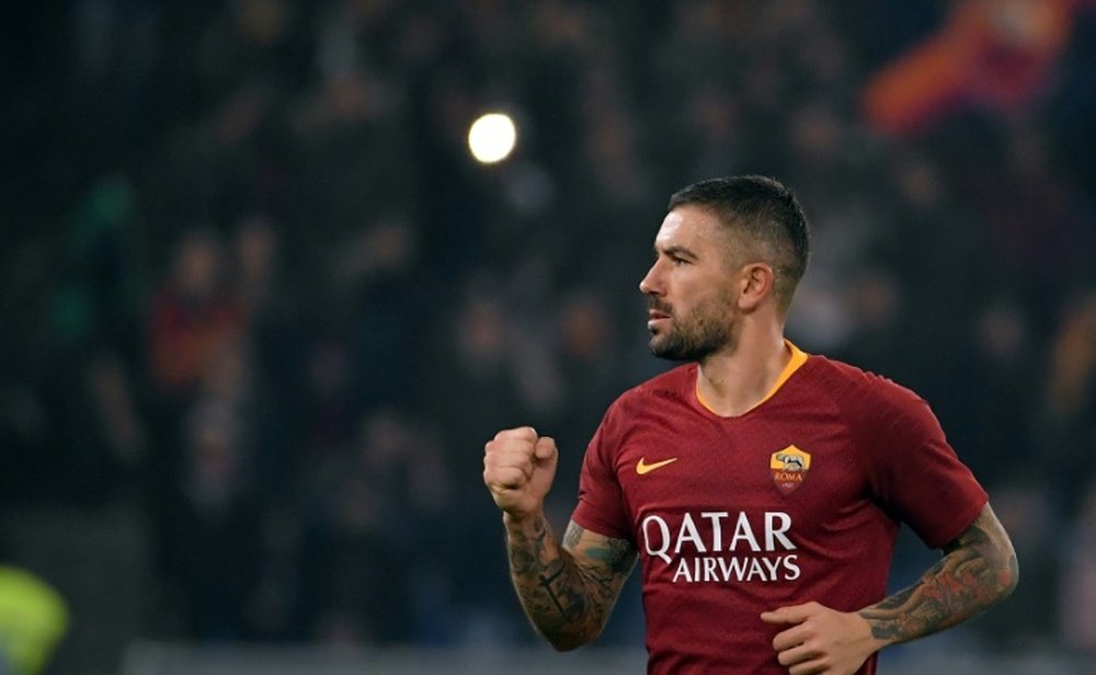 Aleksandar Kolarov seguirá en la Roma. AFP