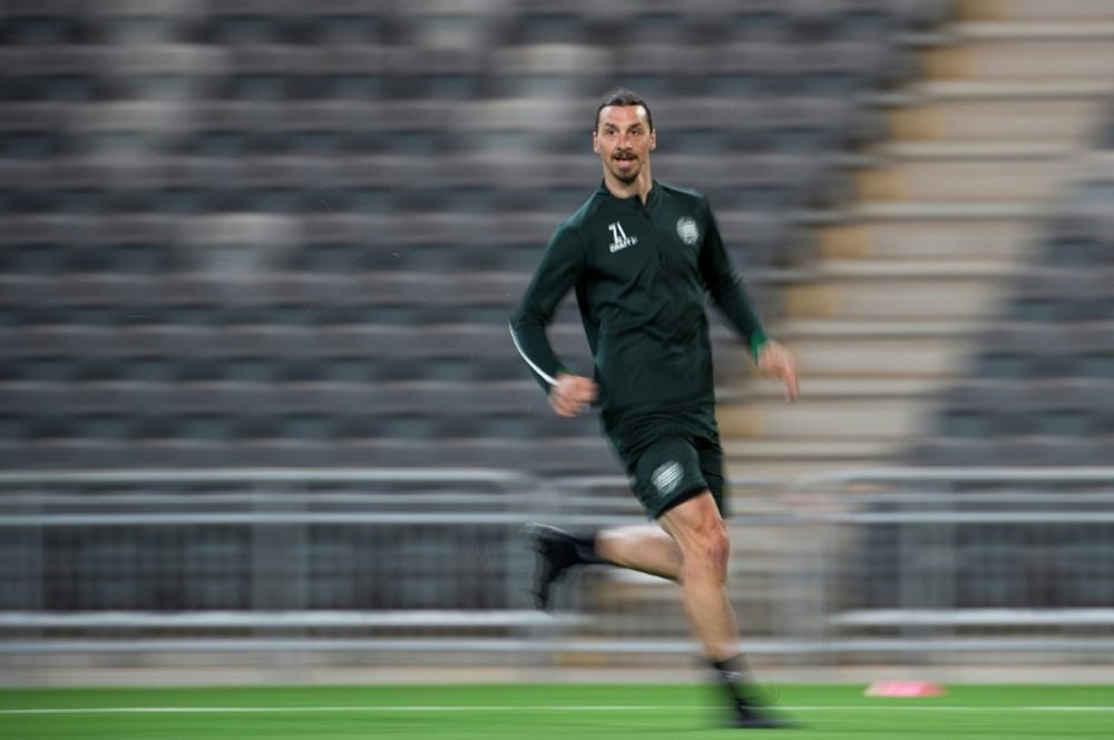 Ibrahimovic ya entrenó con su equipo. AFP