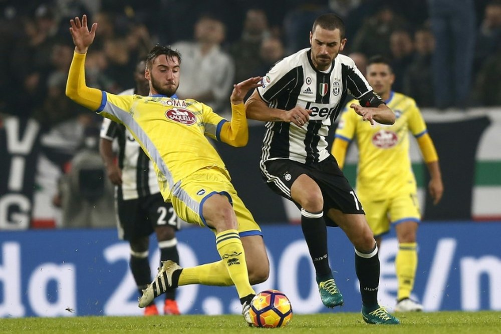La Juventus, ex equipo de Bonucci, sigue de cerca a Cristante. AFP