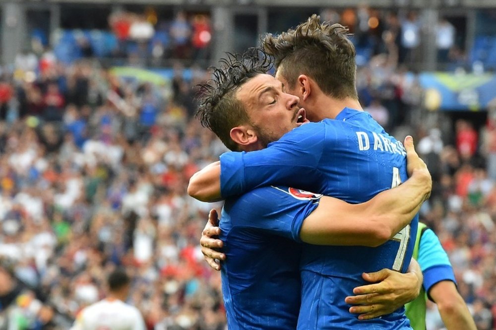 Italys midfielder Alessandro Florenzi (L) and defender Matteo Darmian celebrate during the Euro 2016 match between Italy and Spain on June 27, 2016