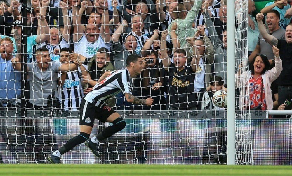 Almirón festeja su gol ante el Tottenham. AFP