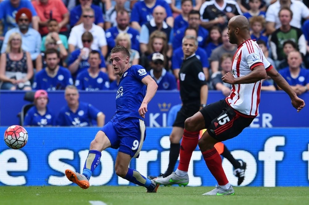 Leicester Citys striker Jamie Vardy (L) beats Sunderlands defender Younes Kaboul during the English Premier League football match between Leicester City and Sunderland in Leicester, England on August 8, 2015