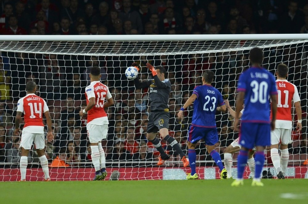 David Ospina, a punto de conceder el gol que quizá deje al Arsenal sin octavos, en la 2ª jornada.AFP
