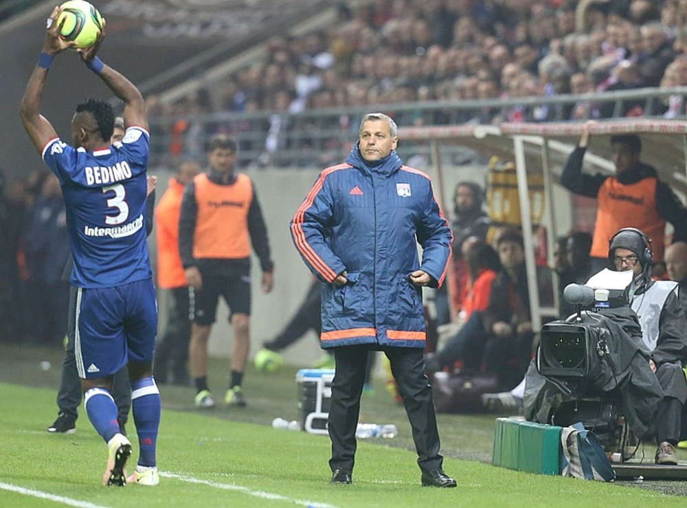 Lyons French head coach Bruno Genesio looks on during the French Ligue 1 football match between Reims and Lyon on May 14, 2016 at the Auguste Delaune Stadium in Reims