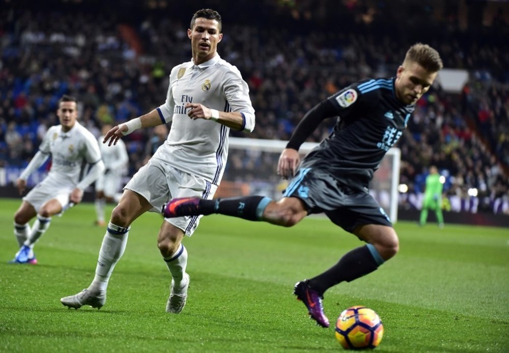 Real Madrid's Ronaldo viewing the ball. AFP