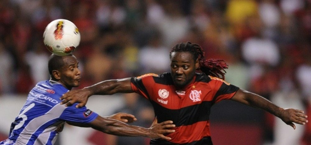 The goal by Wagner Love (right) for Corinthians at Vasco earned them a 1-1 draw at Vasco de Gama