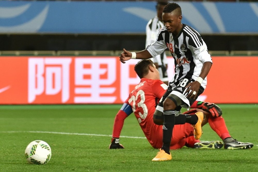 Rainford Kalaba (front) tries to pick up the ball following his goal against Club America. AFP